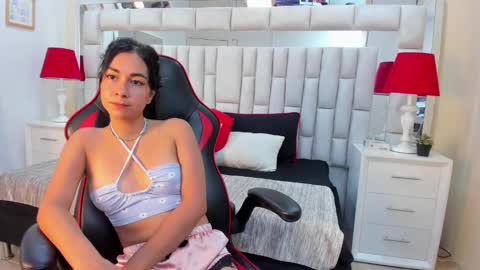 Lizzy smith  online show from January 15, 2025, 4:11 pm