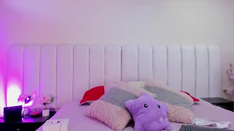 Lizzy smith  online show from September 9, 2025, 11:43 am