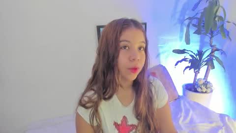 Mila online show from November 10, 2025, 4:06 pm