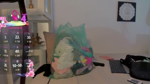 Mila online show from January 15, 2026, 6:22 pm