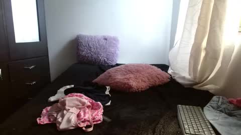 maaddy_thompson online show from December 3, 2025, 7:34 pm