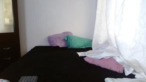 maaddy_thompson online show from December 5, 2025, 8:27 pm