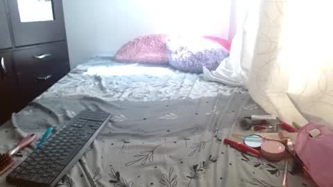 maaddy_thompson online show from February 18, 2026, 7:54 pm