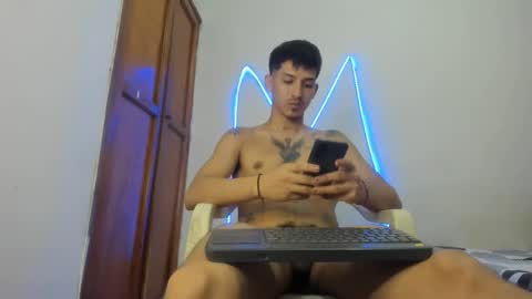 Snapshot of maaster420 chatting on December 17, 2025, 1:39 pm itgram pezlo josue online show from December 17, 2025, 1:39 pm
