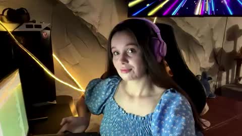 Snapshot of mabelneonakis chatting on May 24, 2026, 7:52 pm Apolonia online show from May 24, 2026, 7:52 pm