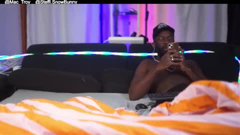 Mac Troy online show from October 16, 2025, 5:58 pm