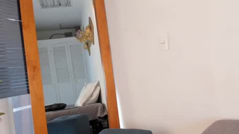 Macarena  online show from October 8, 2025, 9:01 pm