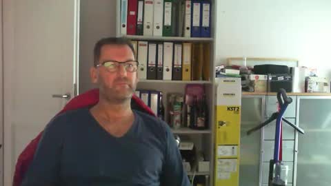 macfly67 online show from October 4, 2025, 7:28 am