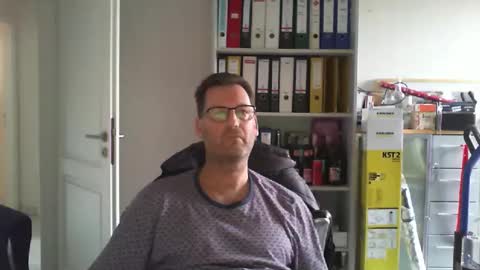 Snapshot of macfly67 chatting on February 14, 2026, 2:14 pm macfly67 online show from February 14, 2026, 2:14 pm