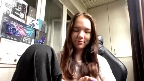 Snapshot of machellebazaldua chatting on May 10, 2026, 5:01 am Mila online show from May 10, 2026, 5:01 am