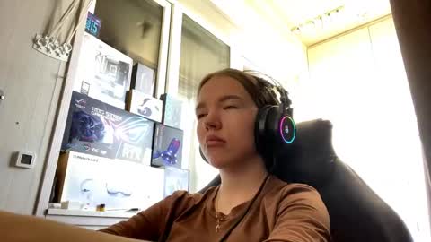 Snapshot of machellebazaldua chatting on May 13, 2026, 9:06 am Mila online show from May 13, 2026, 9:06 am