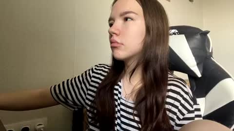 Snapshot of machellebazaldua chatting on May 17, 2026, 9:17 am Mila online show from May 17, 2026, 9:17 am