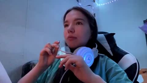 Snapshot of machellebazaldua chatting on May 19, 2026, 6:14 pm Mila online show from May 19, 2026, 6:14 pm