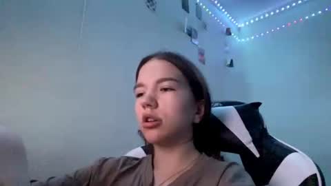 Snapshot of machellebazaldua chatting on May 21, 2026, 6:26 pm Mila online show from May 21, 2026, 6:26 pm