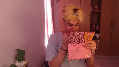 Snapshot of machissex chatting on December 13, 2024, 5:10 pm machissex online show from December 13, 2024, 5:10 pm