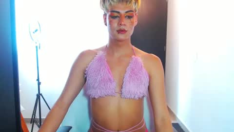 Snapshot of machissex chatting on February 27, 2025, 2:32 pm machissex online show from February 27, 2025, 2:32 pm