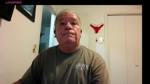 mackdocc001 online show from November 1, 2025, 10:50 am