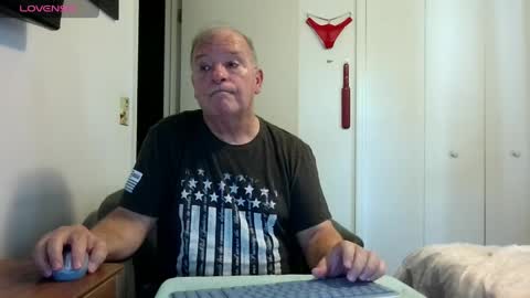 Snapshot of mackdocc001 chatting on April 13, 2026, 2:22 pm mackdocc001 online show from April 13, 2026, 2:22 pm