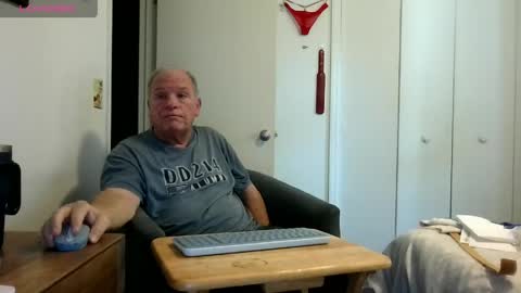 Snapshot of mackdocc001 chatting on April 25, 2026, 3:20 pm mackdocc001 online show from April 25, 2026, 3:20 pm