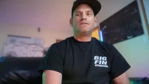 Snapshot of mackincaliallday chatting on October 25, 2025, 12:45 pm MackinCaliAllDay online show from October 25, 2025, 12:45 pm