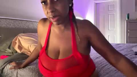 Snapshot of madam_glam chatting on October 2, 2025, 4:36 pm madam_glam online show from October 2, 2025, 4:36 pm