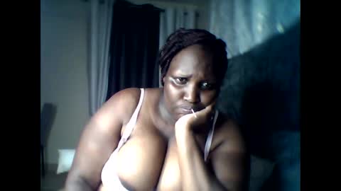 Snapshot of madame_pleasure40 chatting on May 10, 2026, 2:39 am madame_pleasure40 online show from May 10, 2026, 2:39 am