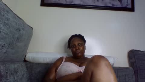 Snapshot of madame_pleasure40 chatting on May 19, 2026, 2:01 pm madame_pleasure40 online show from May 19, 2026, 2:01 pm