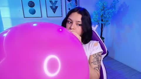 maddie_t18 online show from May 12, 2026, 11:40 am