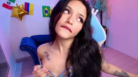 maddie_t18 online show from June 17, 2026, 11:23 am