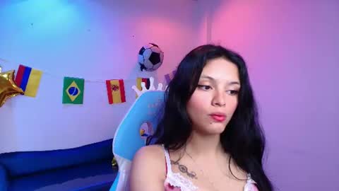 maddie_t18 online show from June 22, 2026, 11:18 am