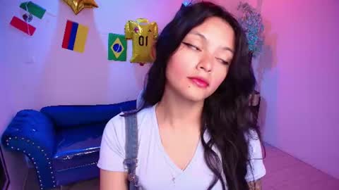 maddie_t18 online show from June 24, 2026, 11:42 am