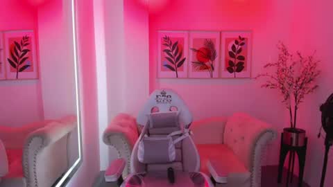maddie_t18 online show from July 2, 2026, 11:27 am