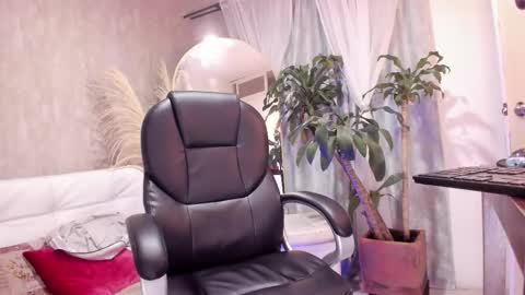 Snapshot of maddy_cooper_ chatting on October 13, 2025, 8:31 pm Maddy online show from October 13, 2025, 8:31 pm