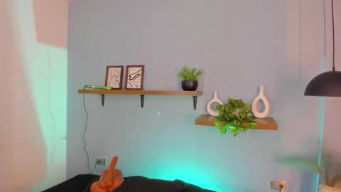 Maddy  online show from November 10, 2025, 12:04 pm