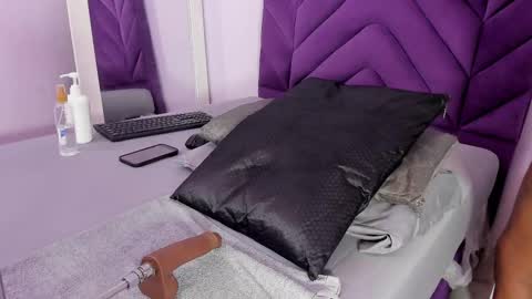 maddyjohnsonn online show from September 17, 2025, 3:41 am