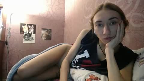 Julia online show from December 3, 2024, 1:54 pm