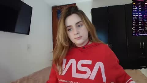 Snapshot of madelamee chatting on February 14, 2025, 10:58 pm madelamee online show from February 14, 2025, 10:58 pm