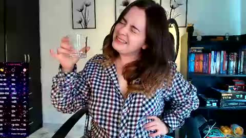 Snapshot of madelamee chatting on June 25, 2026, 9:08 pm madelamee online show from June 25, 2026, 9:08 pm