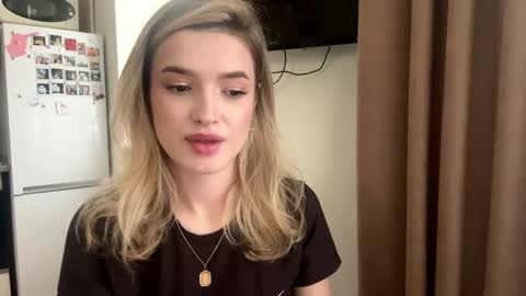 Snapshot of madelenequirk chatting on May 27, 2026, 1:30 pm Alisa online show from May 27, 2026, 1:30 pm