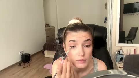 Snapshot of madelenequirk chatting on July 28, 2026, 9:15 am Alisa online show from July 28, 2026, 9:15 am