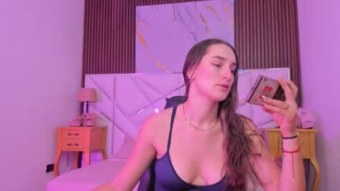 Snapshot of madeline_sweet_ chatting on January 17, 2026, 3:55 am Madeline online show from January 17, 2026, 3:55 am