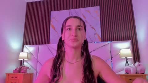 Snapshot of madeline_sweet_ chatting on January 18, 2026, 2:59 am Madeline online show from January 18, 2026, 2:59 am