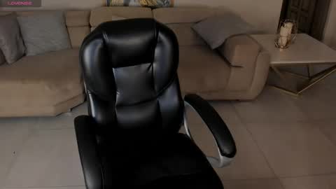 Madeline online show from December 5, 2025, 8:34 am