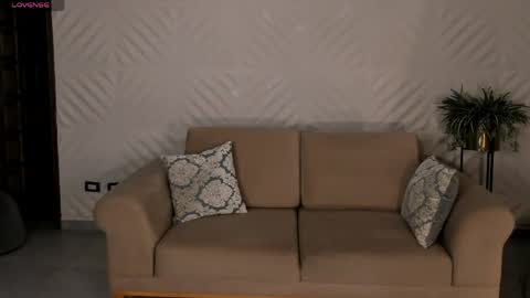 Snapshot of madelinefox_ chatting on April 21, 2026, 9:04 am Madeline online show from April 21, 2026, 9:04 am