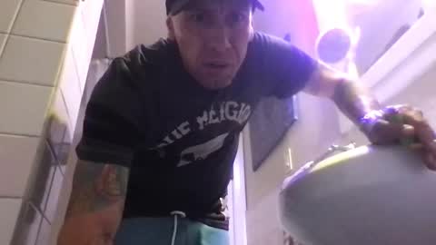 madeyoulook818 online show from April 15, 2026, 9:05 am