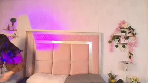 Snapshot of madhison_5 chatting on March 1, 2026, 12:18 pm madhison_5 online show from March 1, 2026, 12:18 pm