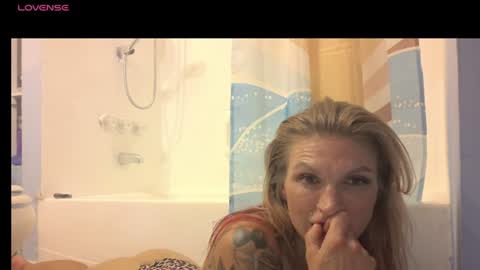 Madie Ray online show from July 31, 2026, 5:29 am