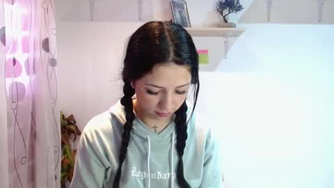 Snapshot of madisoncambel chatting on December 12, 2024, 5:48 pm Madison Cambel online show from December 12, 2024, 5:48 pm