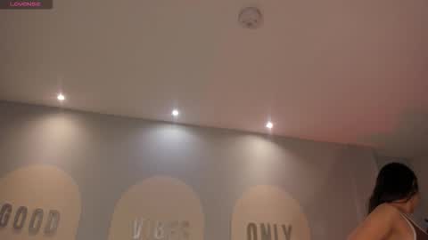 Maddi Collins online show from December 18, 2025, 10:54 am