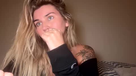 madisonlubbe2 online show from September 10, 2025, 4:34 am